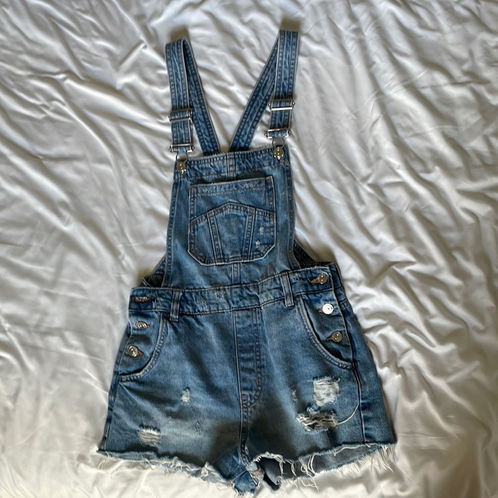 H&M DENIM BLUE SHORT OVERALLS💕
